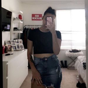 Black crop top!